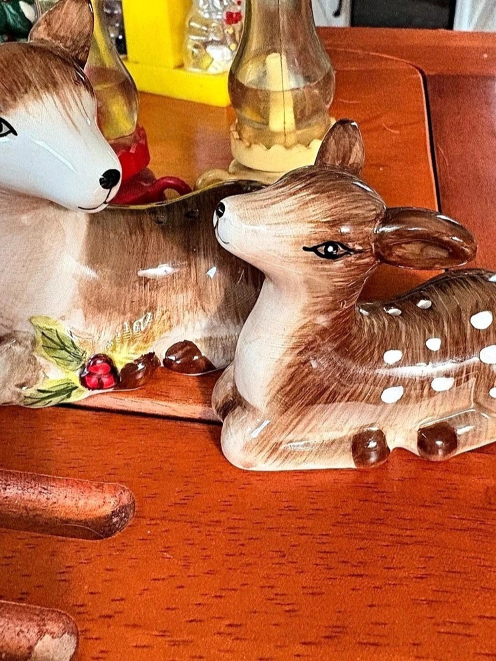 Vintage Miniature Oil Lamps & Deer Figurines – 4 Piece Lot